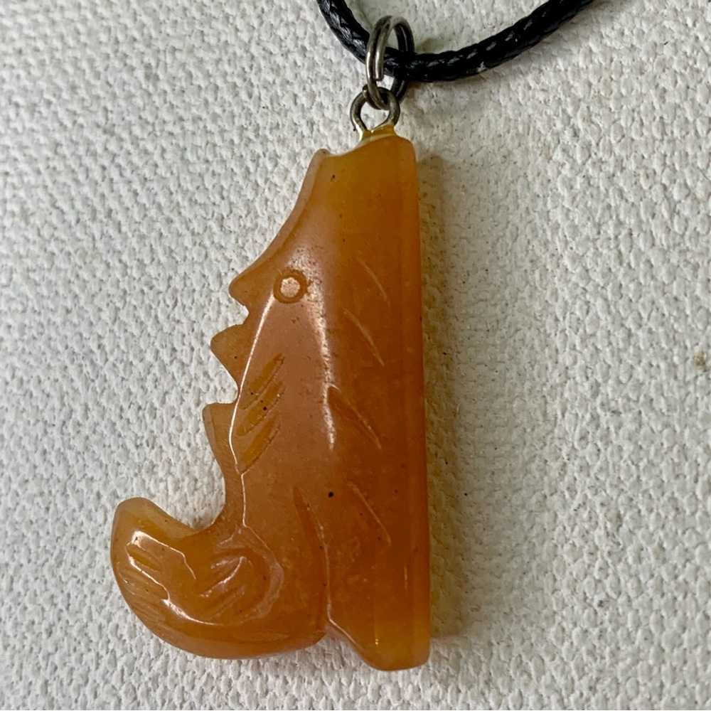 Native American Style Wolf Pendant Necklace Aventurine Crystal Carved Stone 18"
